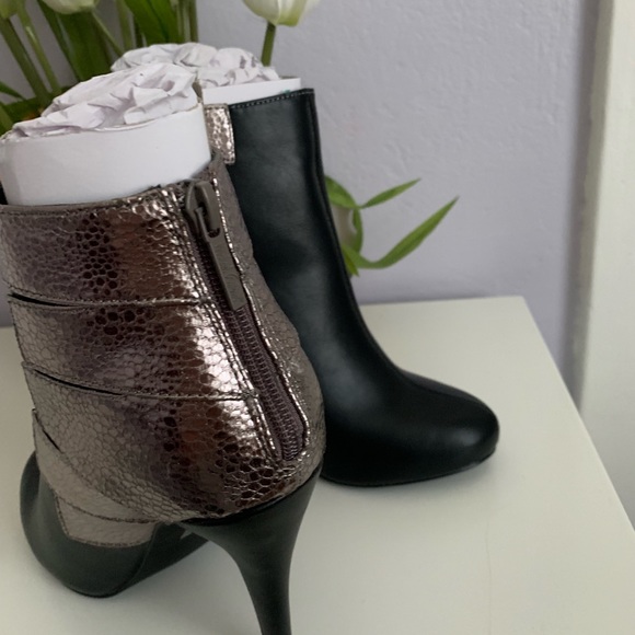 Michael Antonio Black and Silver Heel Booties - Picture 4 of 6